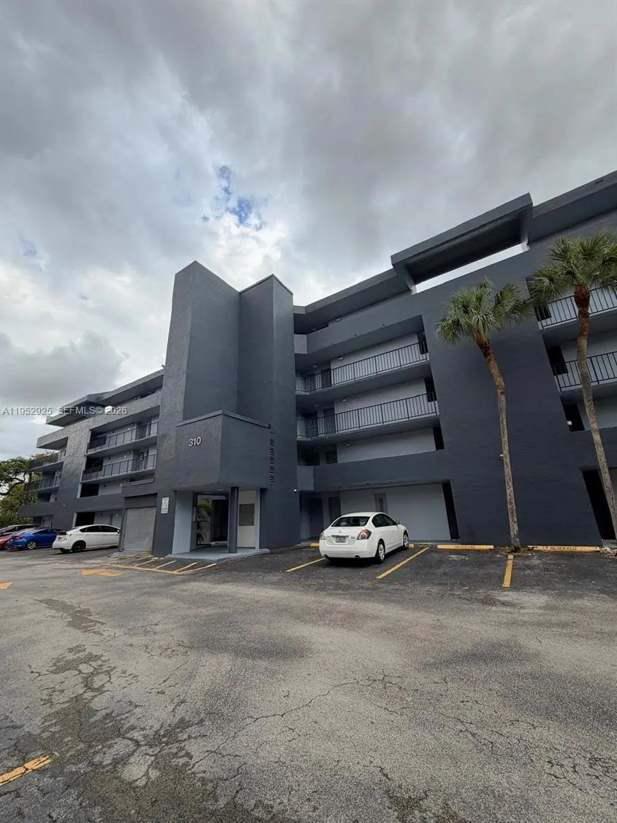 310 Fontainebleau Blvd #206