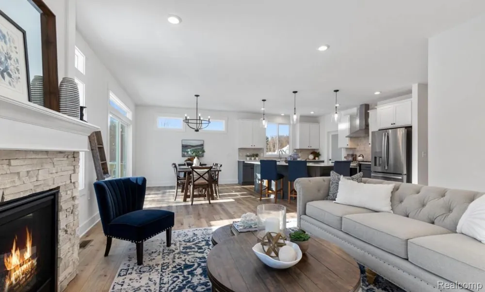 8858 Lapham Drive NE