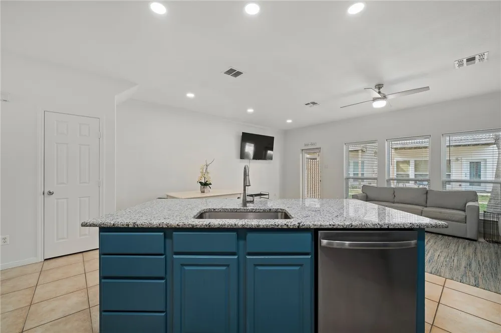 14878 Granada Dr Drive #303 Corpus Christi, TX 78418