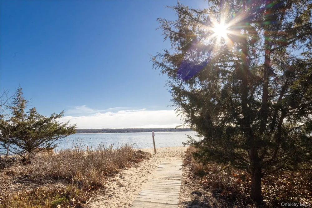 242 Maple Lane Greenport, NY 11944