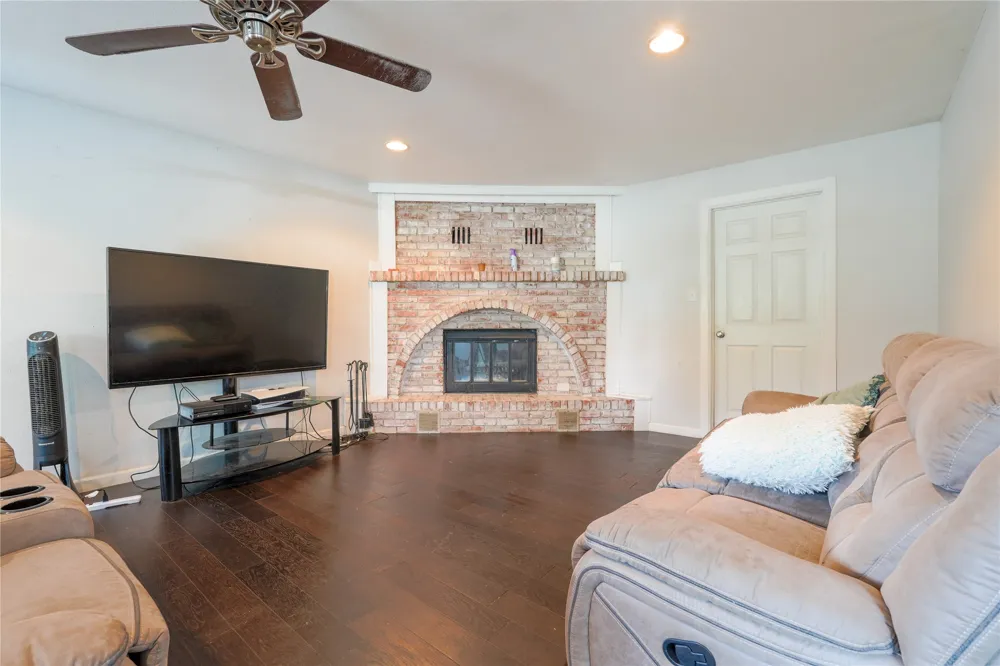 200 W Greenbriar Street Robinson, TX 76706