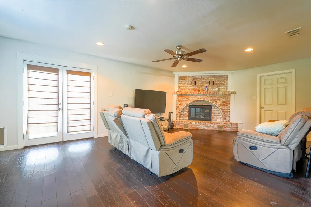 200 W Greenbriar Street Robinson, TX 76706