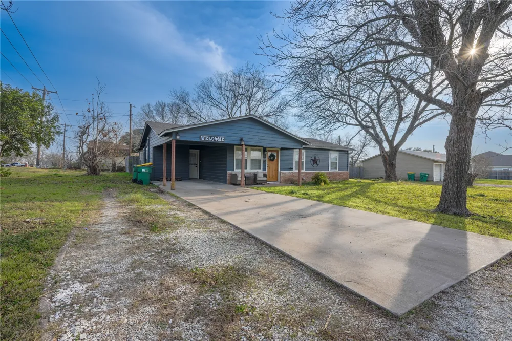 200 W Greenbriar Street Robinson, TX 76706