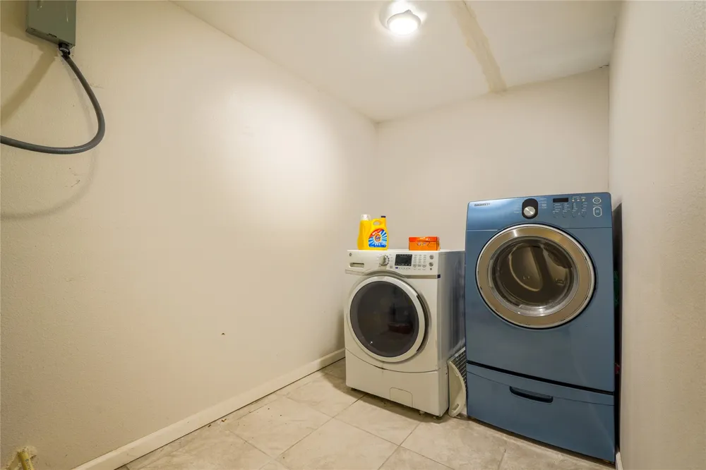 200 W Greenbriar Street Robinson, TX 76706