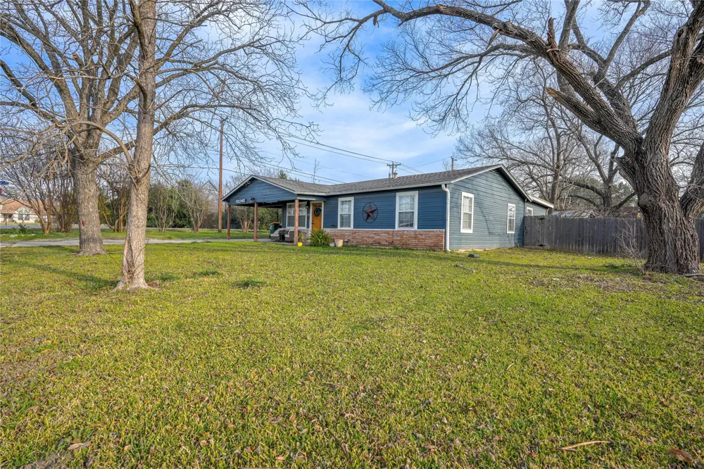 200 W Greenbriar Street Robinson, TX 76706
