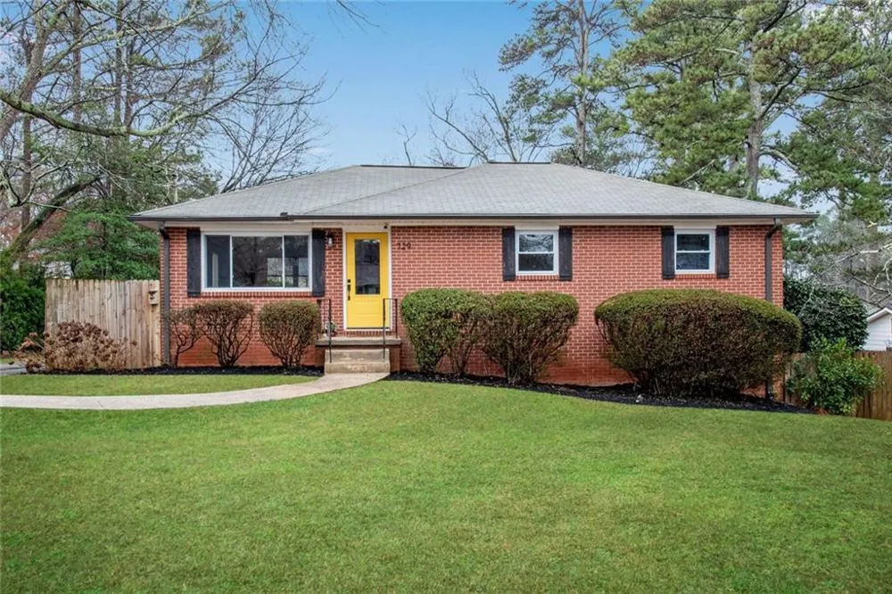 729 Birchwood Lane SW