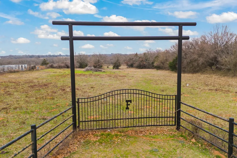 7461 County Road 1202 Cleburne, TX 76031
