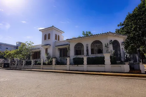 70 Calle DEL BOSQUE