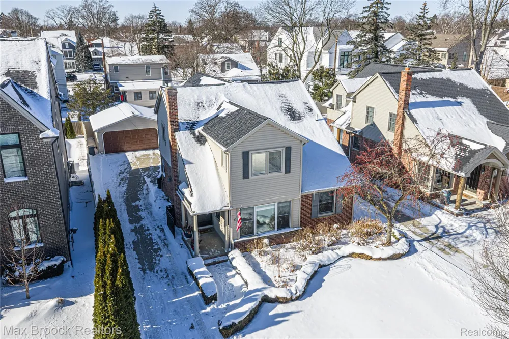 1592 Washington Boulevard