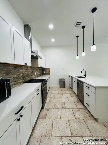 708 Taylor Dr Horseshoe Bay, TX 78657