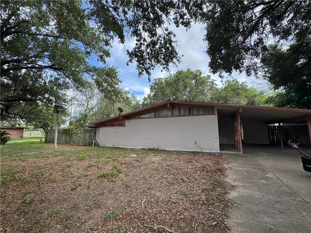 409 Taylor Falfurrias, TX 78355
