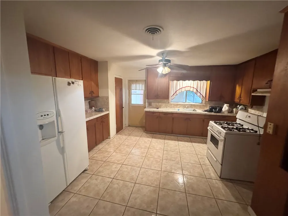 409 Taylor Falfurrias, TX 78355