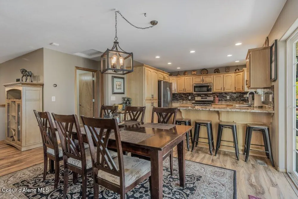 11413 Summit Loop Hauser, ID 83854