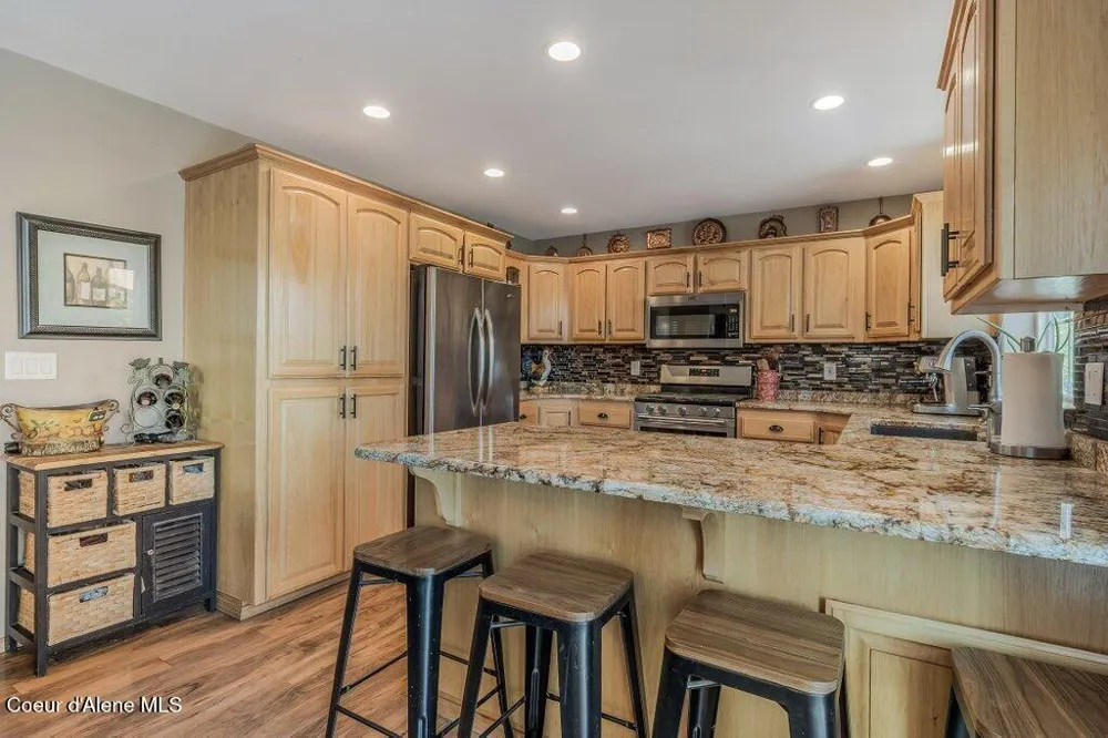11413 Summit Loop Hauser, ID 83854