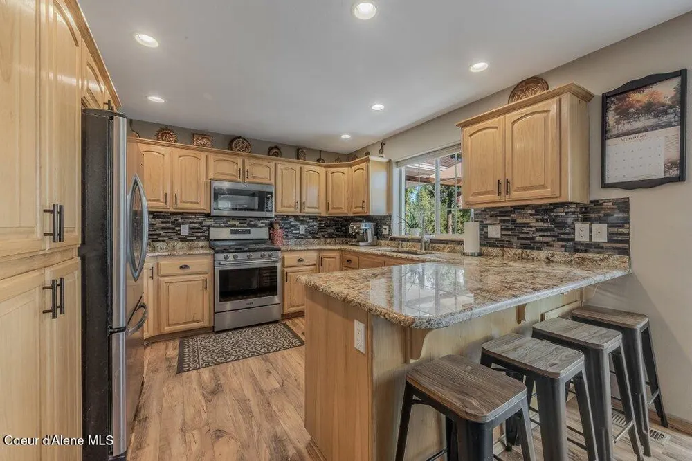 11413 Summit Loop Hauser, ID 83854
