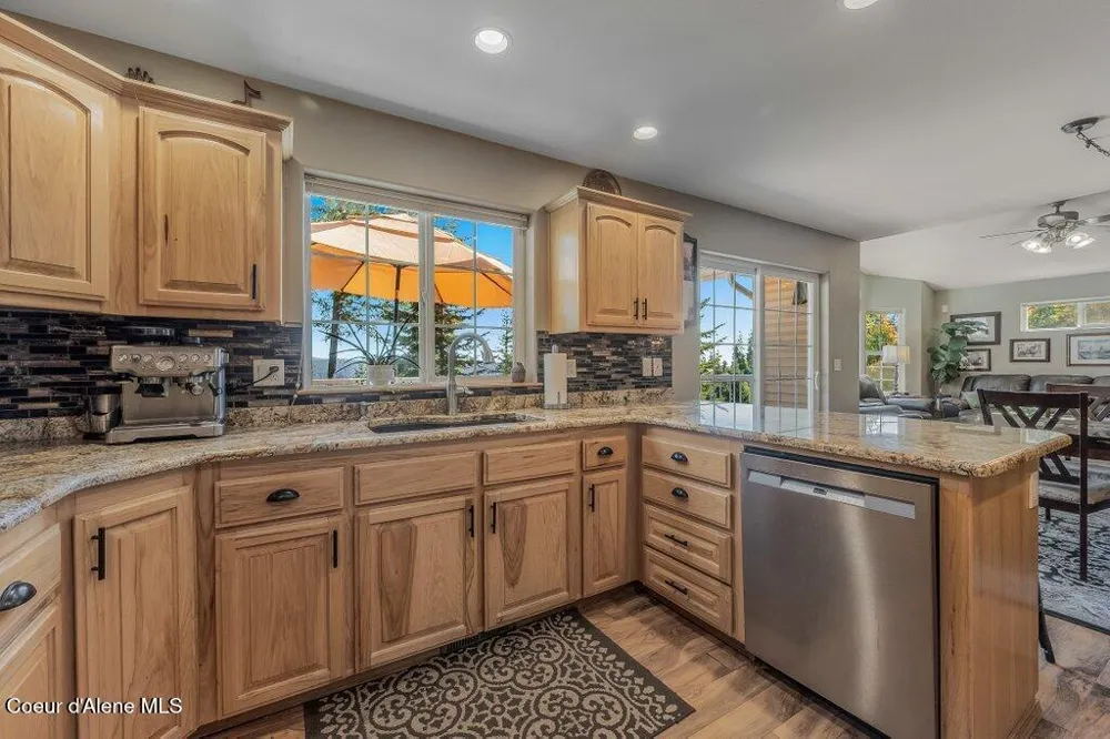 11413 Summit Loop Hauser, ID 83854