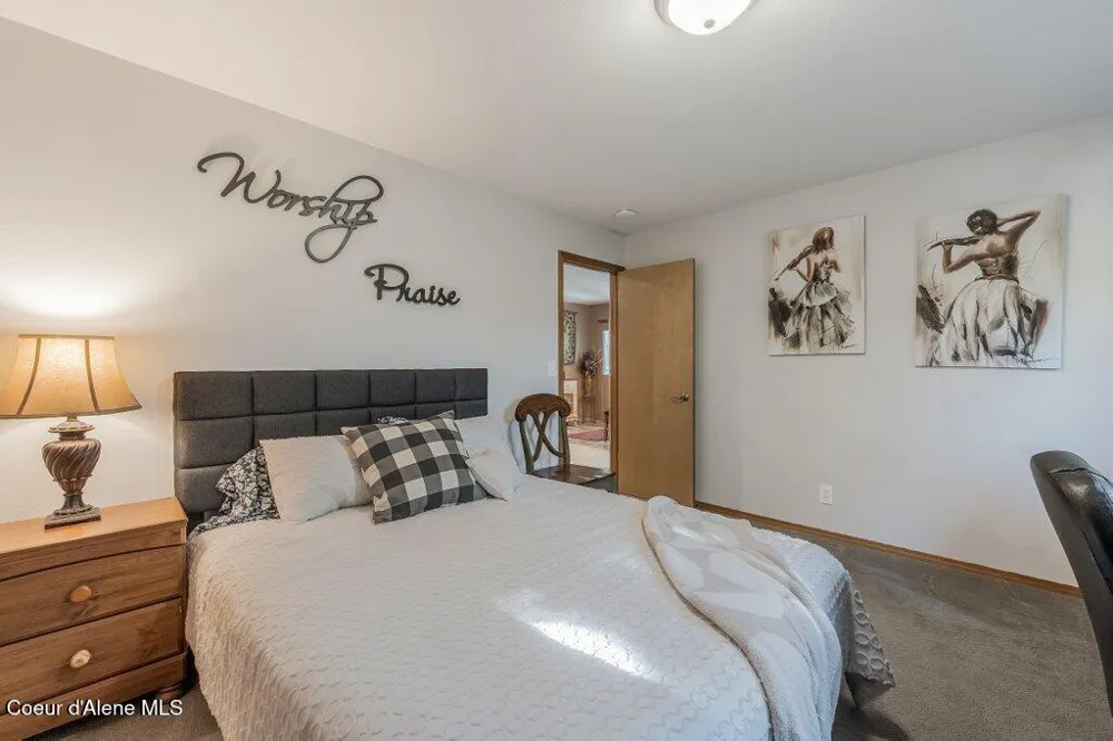 11413 Summit Loop Hauser, ID 83854