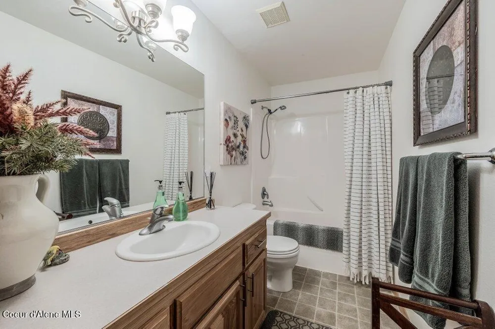 11413 Summit Loop Hauser, ID 83854