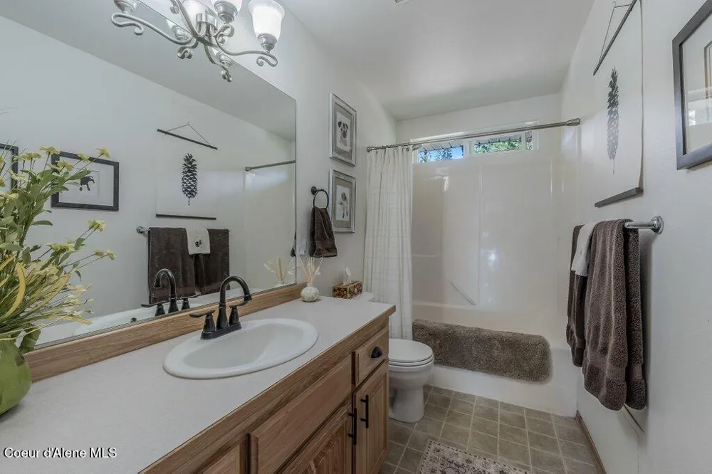 11413 Summit Loop Hauser, ID 83854
