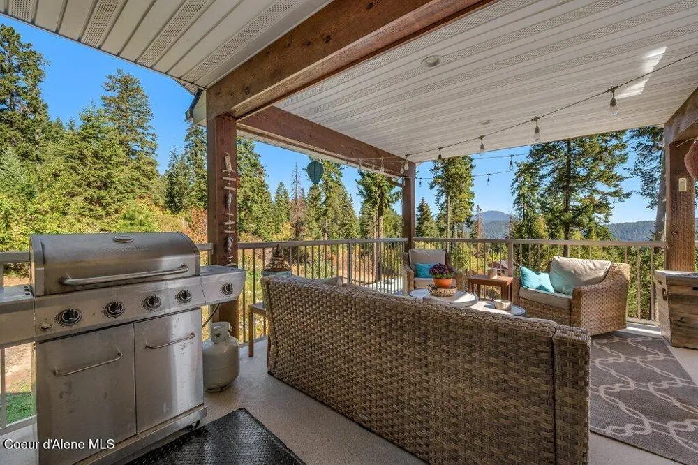 11413 Summit Loop Hauser, ID 83854