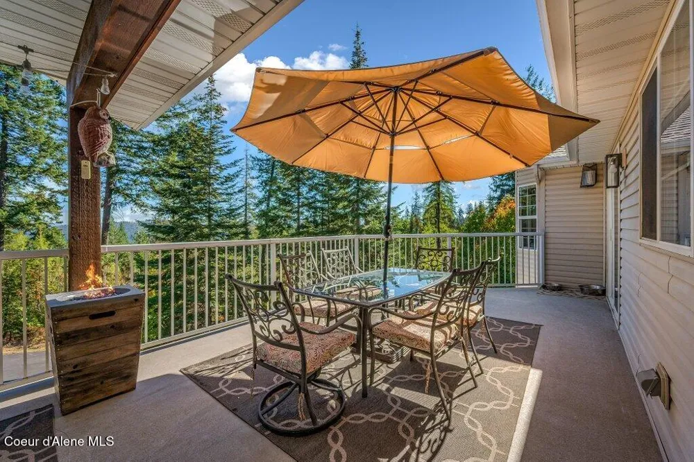 11413 Summit Loop Hauser, ID 83854