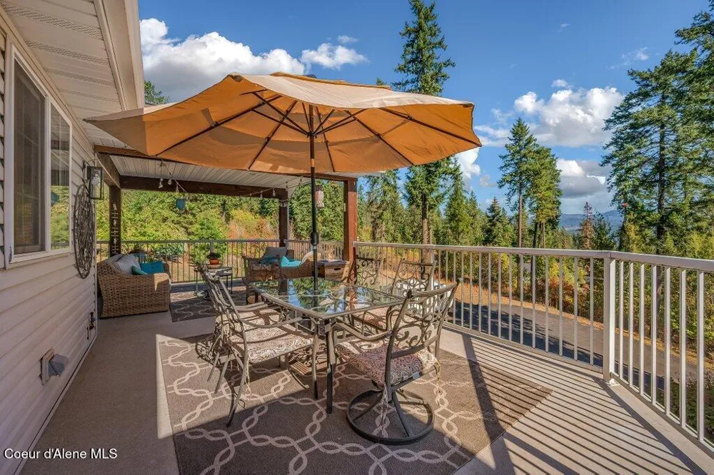 11413 Summit Loop Hauser, ID 83854