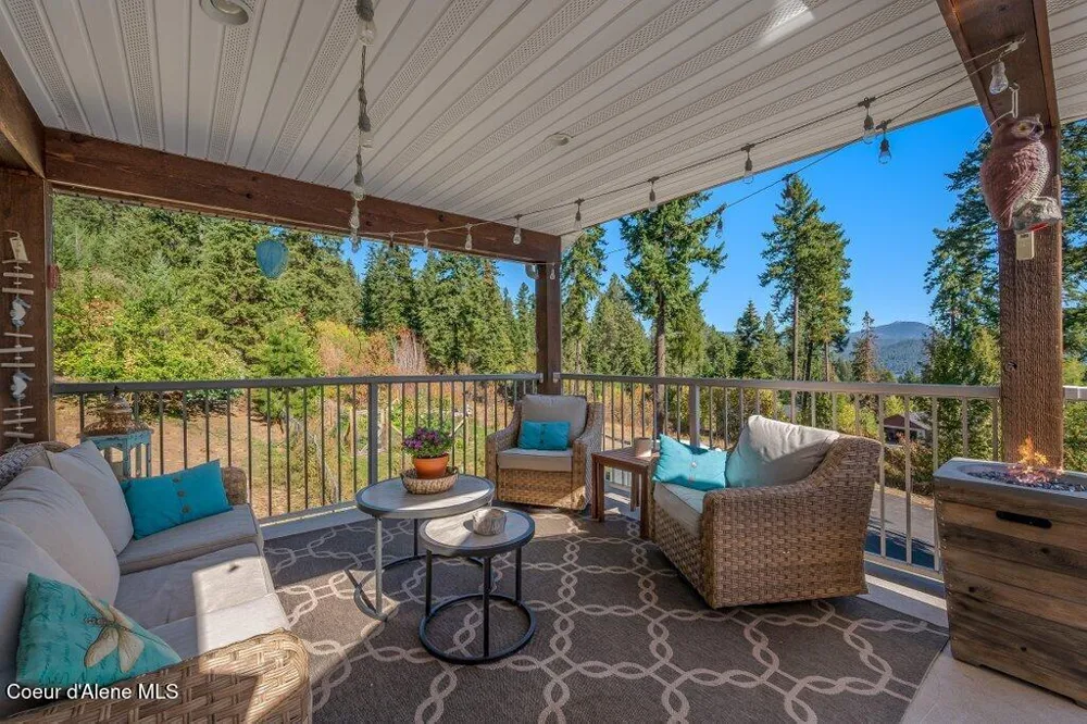 11413 Summit Loop Hauser, ID 83854
