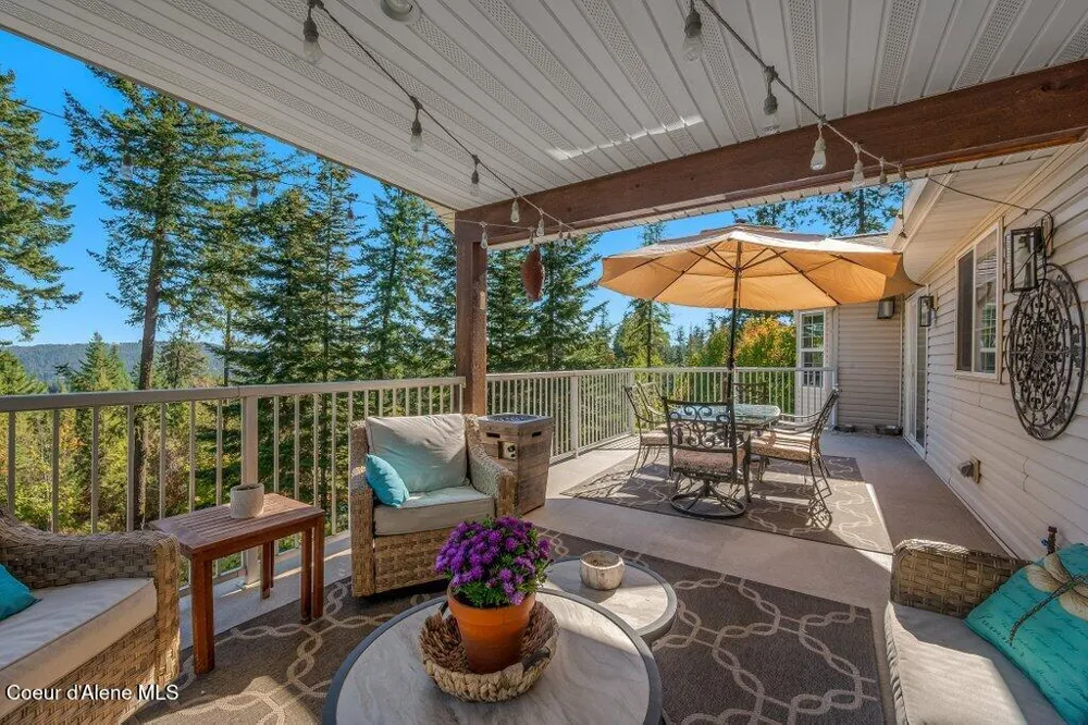 11413 Summit Loop Hauser, ID 83854