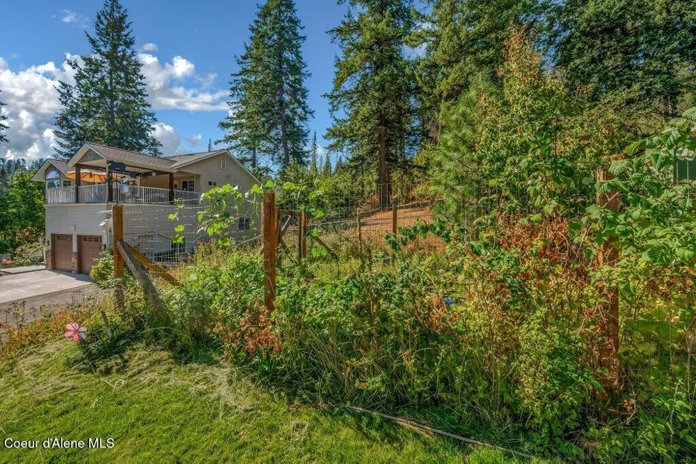 11413 Summit Loop Hauser, ID 83854