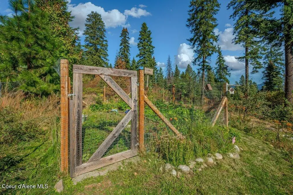 11413 Summit Loop Hauser, ID 83854