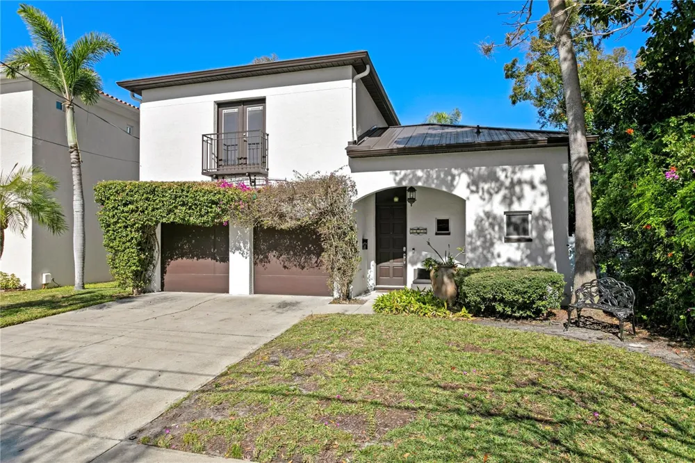 3821 W SANTIAGO STREET