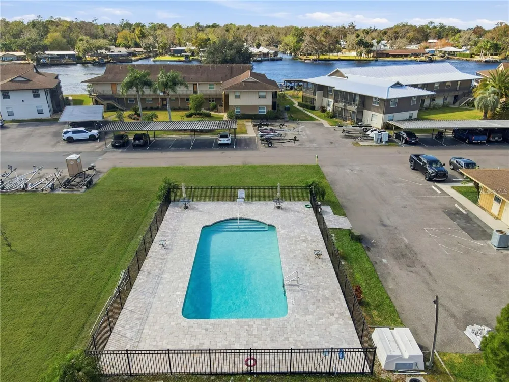 1640 JUNO TRAIL #204C Astor, FL 32102