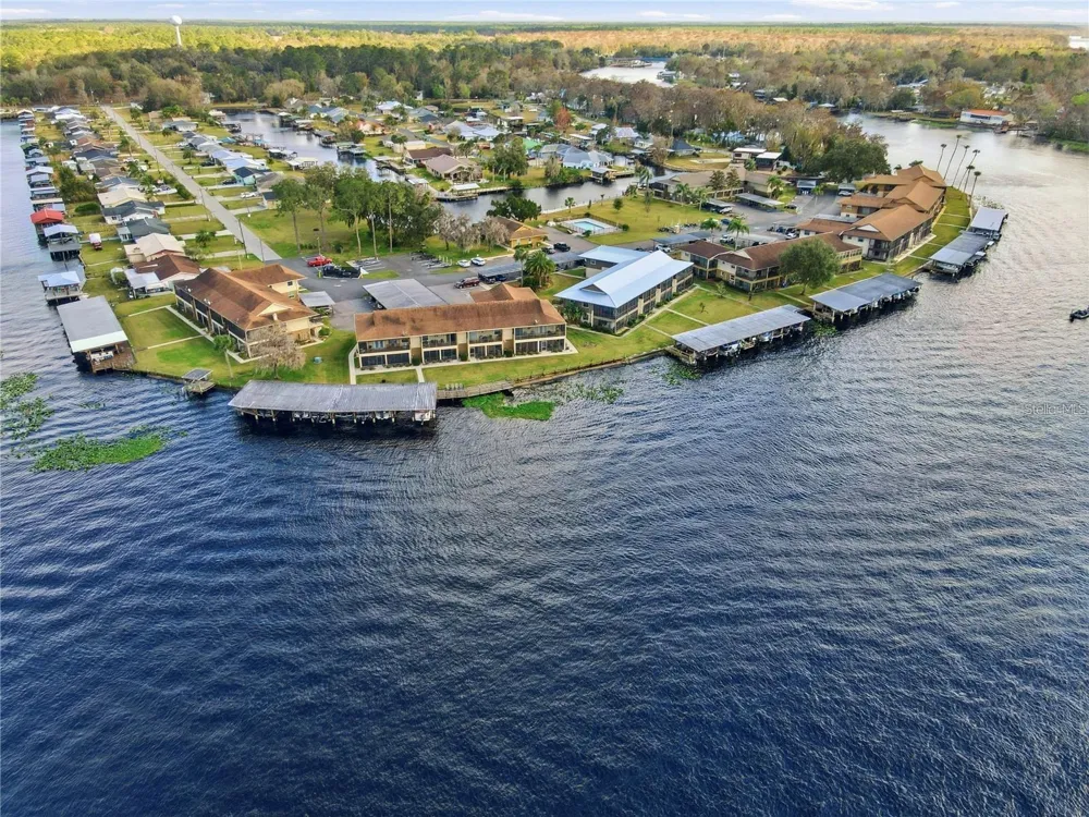1640 JUNO TRAIL #204C Astor, FL 32102