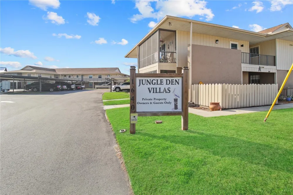 1640 JUNO TRAIL #204C Astor, FL 32102