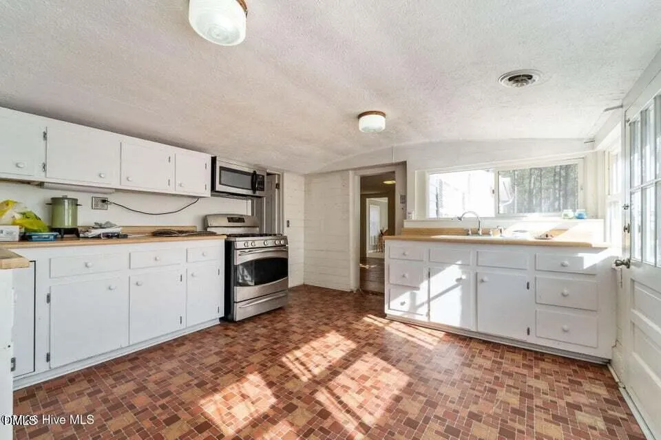 376 Foxfire Road Aberdeen, NC 28315