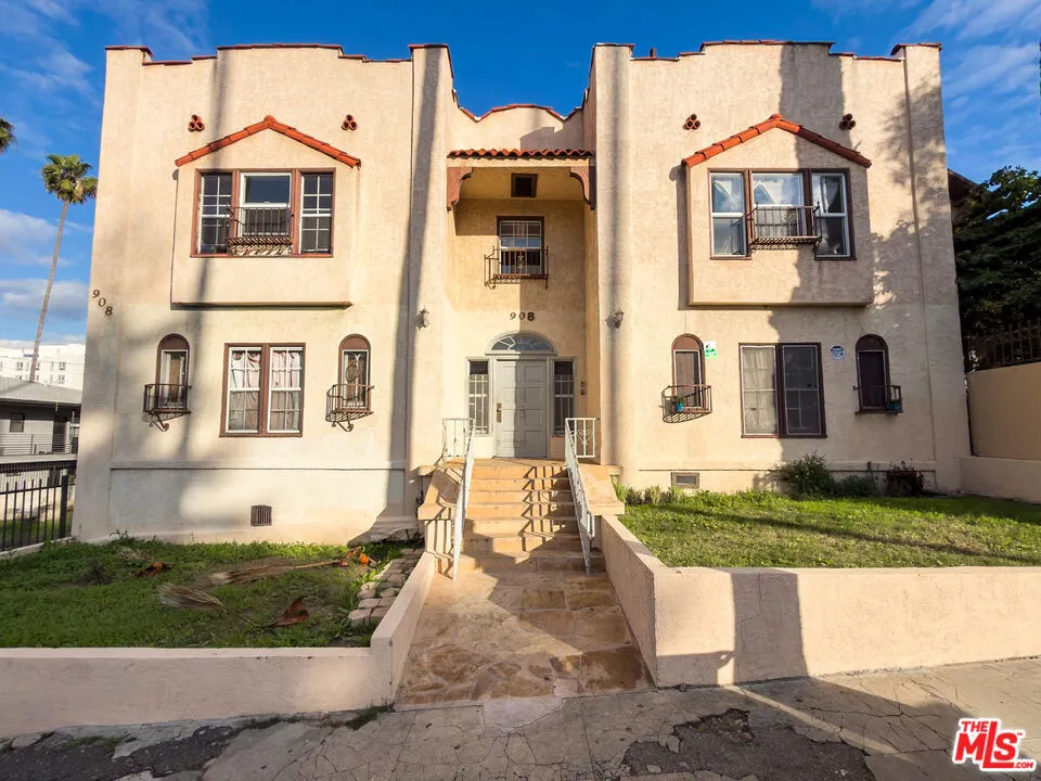 908 S Normandie Avenue #16