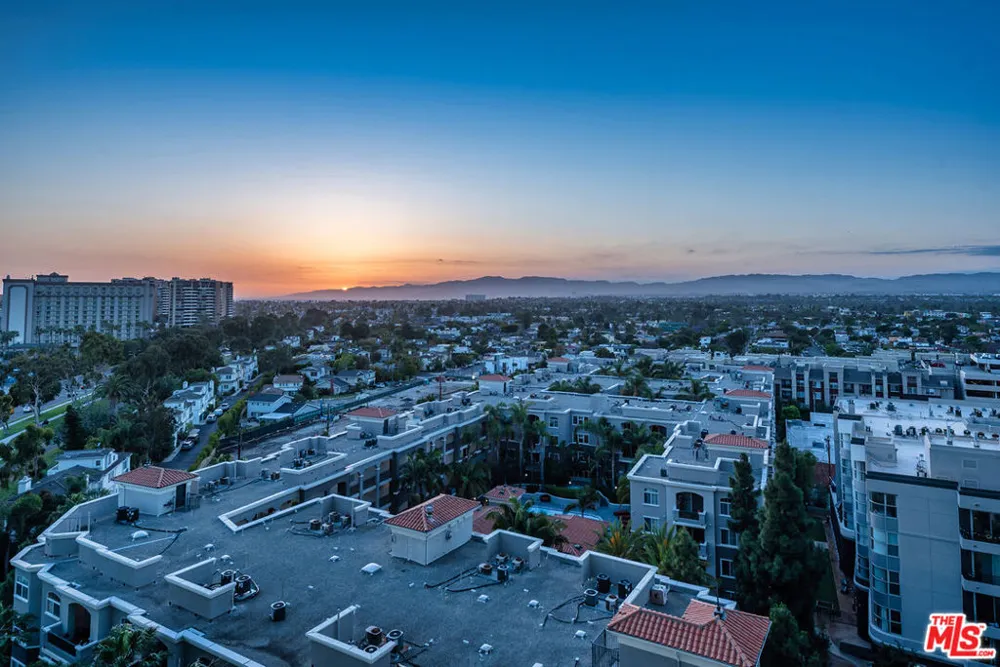 13700 Marina Pointe Drive #909