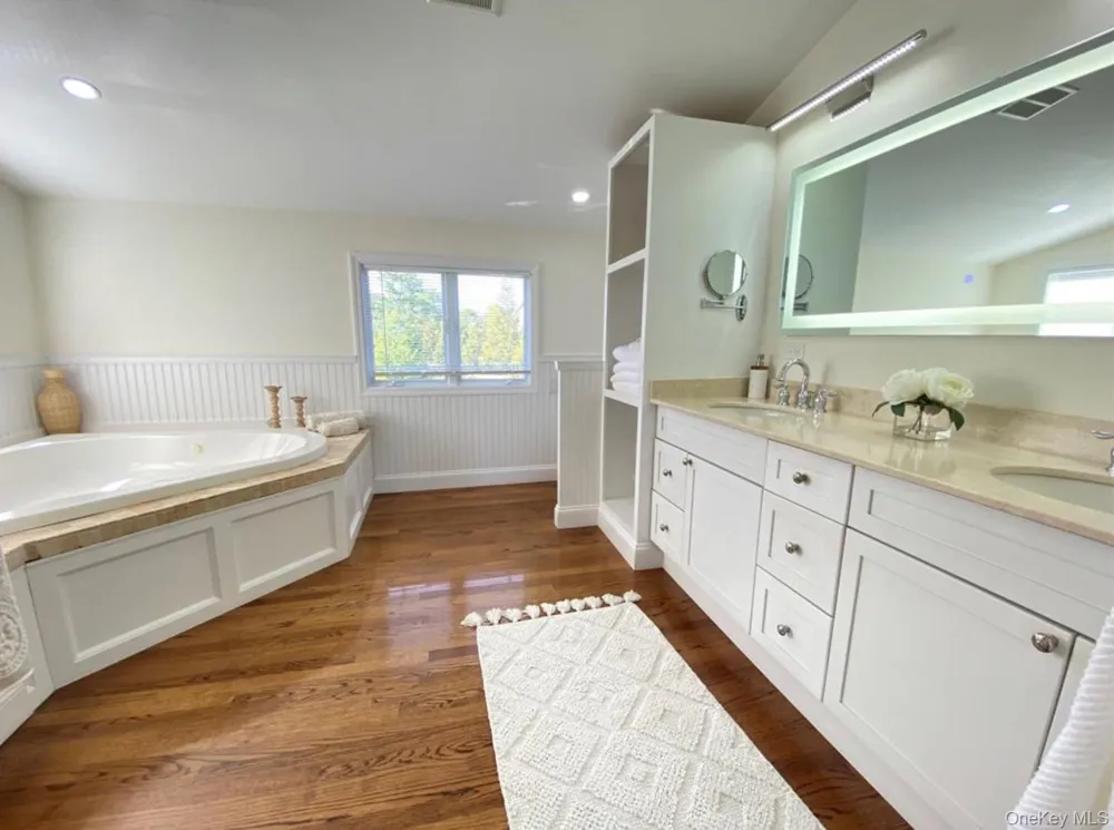 51 cheviot Southampton, NY 11968