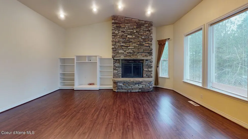 18772 W Riverview Drive Post Falls, ID 83854