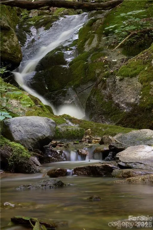 2736 White Oak Flats Road Green Mountain, NC 28740