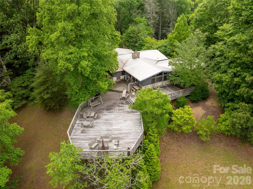 2736 White Oak Flats Road Green Mountain, NC 28740