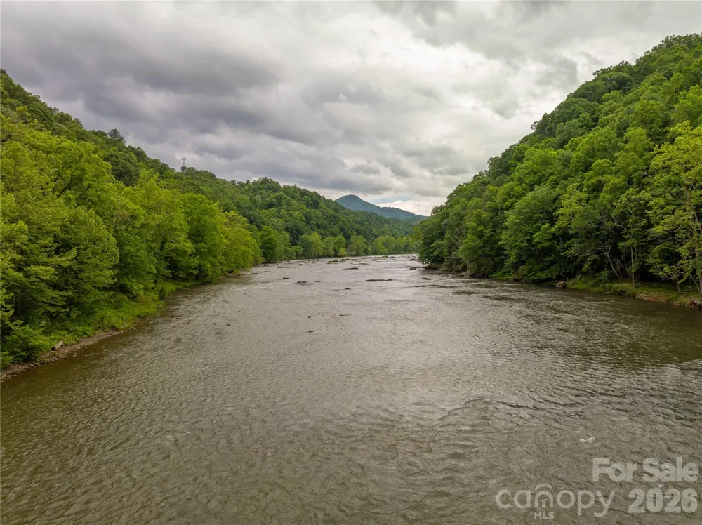2736 White Oak Flats Road Green Mountain, NC 28740