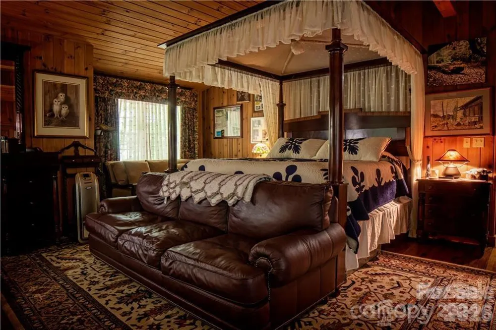 2736 White Oak Flats Road Green Mountain, NC 28740