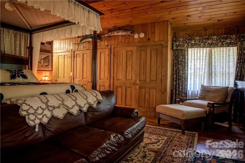 2736 White Oak Flats Road Green Mountain, NC 28740