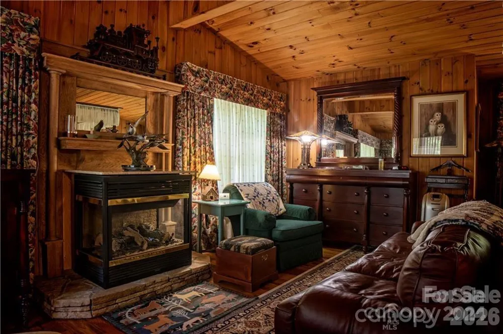 2736 White Oak Flats Road Green Mountain, NC 28740