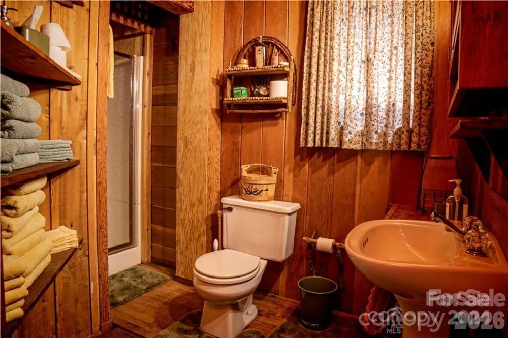 2736 White Oak Flats Road Green Mountain, NC 28740
