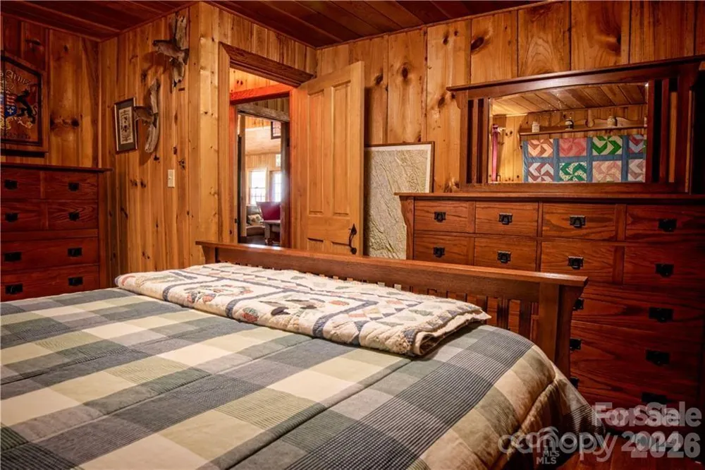 2736 White Oak Flats Road Green Mountain, NC 28740