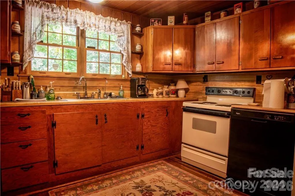 2736 White Oak Flats Road Green Mountain, NC 28740