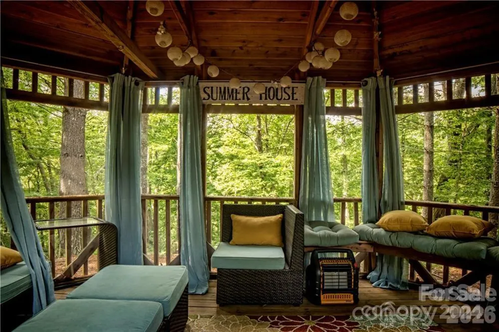 2736 White Oak Flats Road Green Mountain, NC 28740