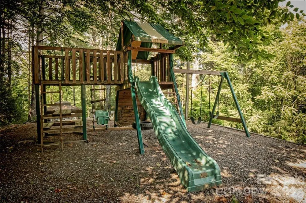 2736 White Oak Flats Road Green Mountain, NC 28740